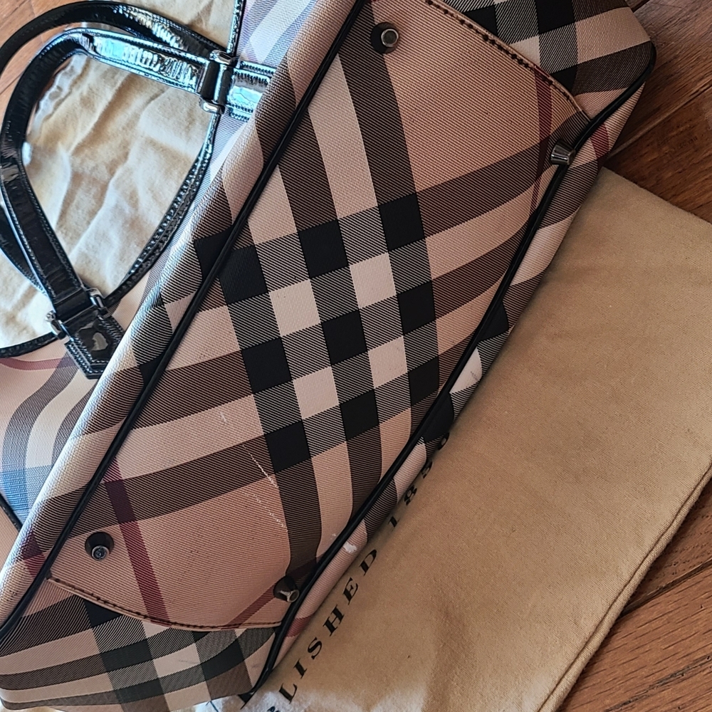 Sale today only*Authentic Burberry Nova Check Tote - Picture 9 of 12